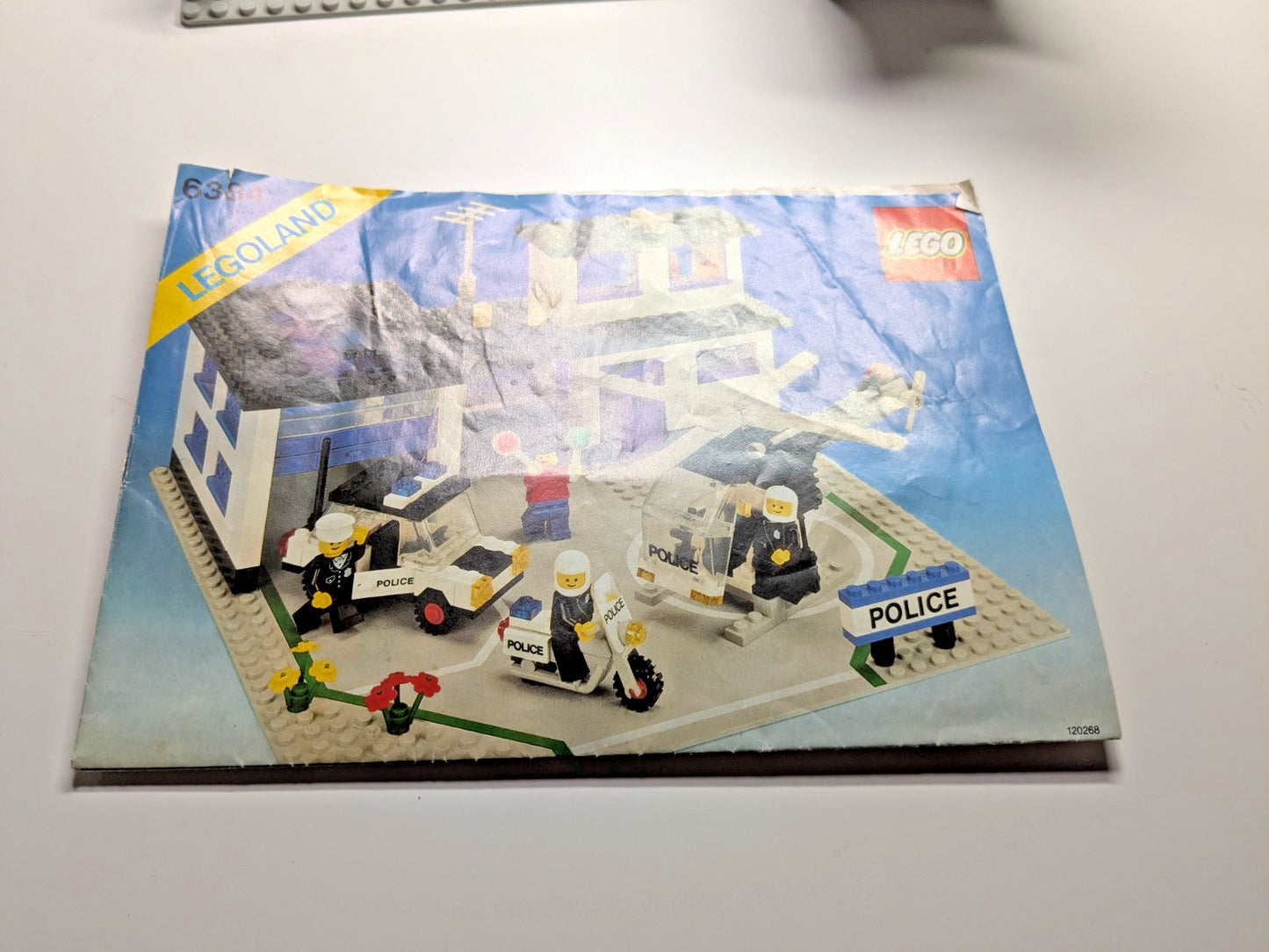 LEGO Town: Police Station (6384) - Complete