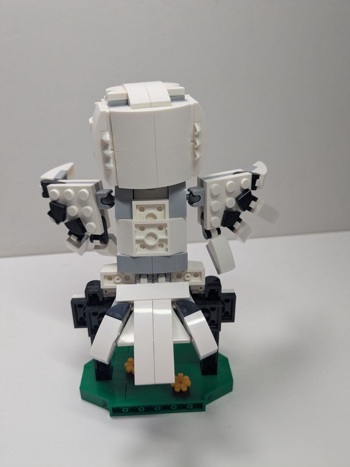 LEGO Harry Potter: Harry Potter Hedwig at 4 Privet Drive, Buildable Toy for 7 Plus Year Old Kids, Girls & Boys, with an Owl Figure, Independent Play Set, Small Wizarding World Gift Idea 76425 (76425) - Complete - play features
