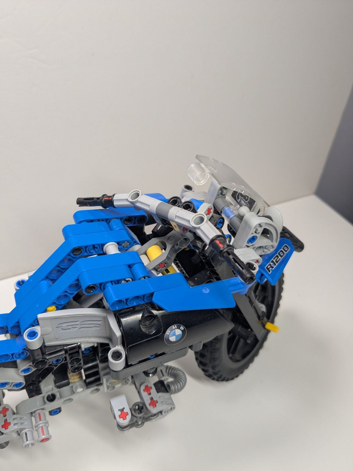 LEGO Technic: BMW R 1200 GS Adventure (42063) - Complete - contents