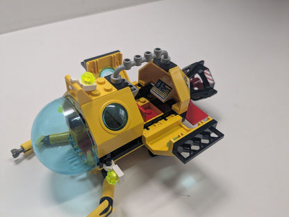 LEGO Town: Sting Ray Explorer (6442) - Complete - contents