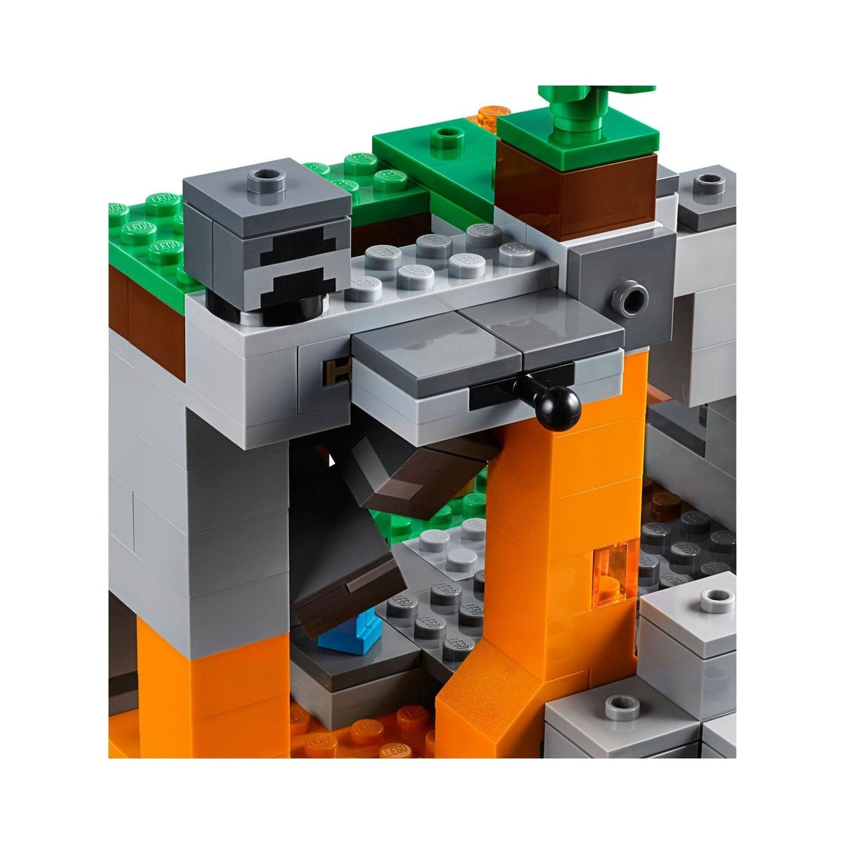 LEGO Minecraft: Minecraft 21141 The Zombie Cave (21141) - New Sealed - close-up