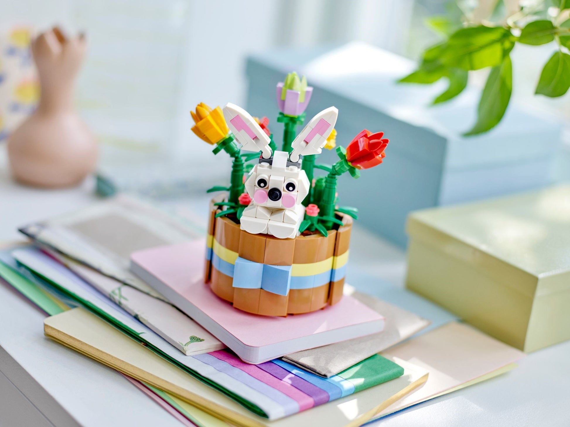 LEGO Seasonal: Easter Basket (40587) - Complete - minifigures