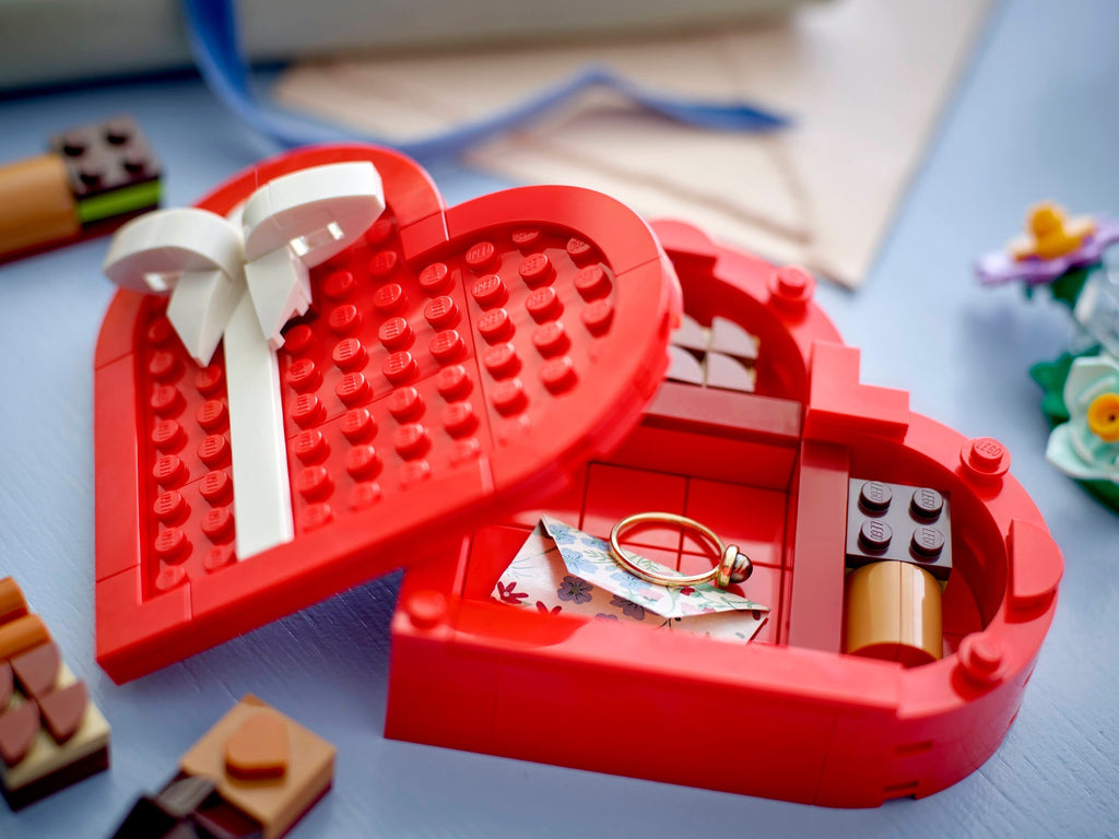 LEGO Seasonal: Celebration Series: Valentine's Day Box (40759)