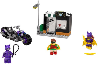 LEGO Batman: Catwoman Catcycle Chase (70902) - New Sealed - play features