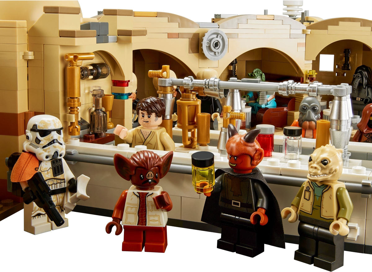LEGO Star Wars: Star Wars Master Builder Series Mos Eisley Cantina (75290) - New Sealed - alternate view
