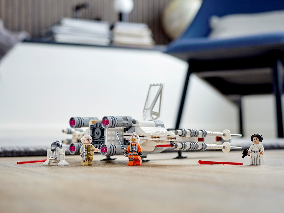 LEGO Star Wars: Luke Skywalker's X-Wing Fighter (75301) - Complete - alternate view