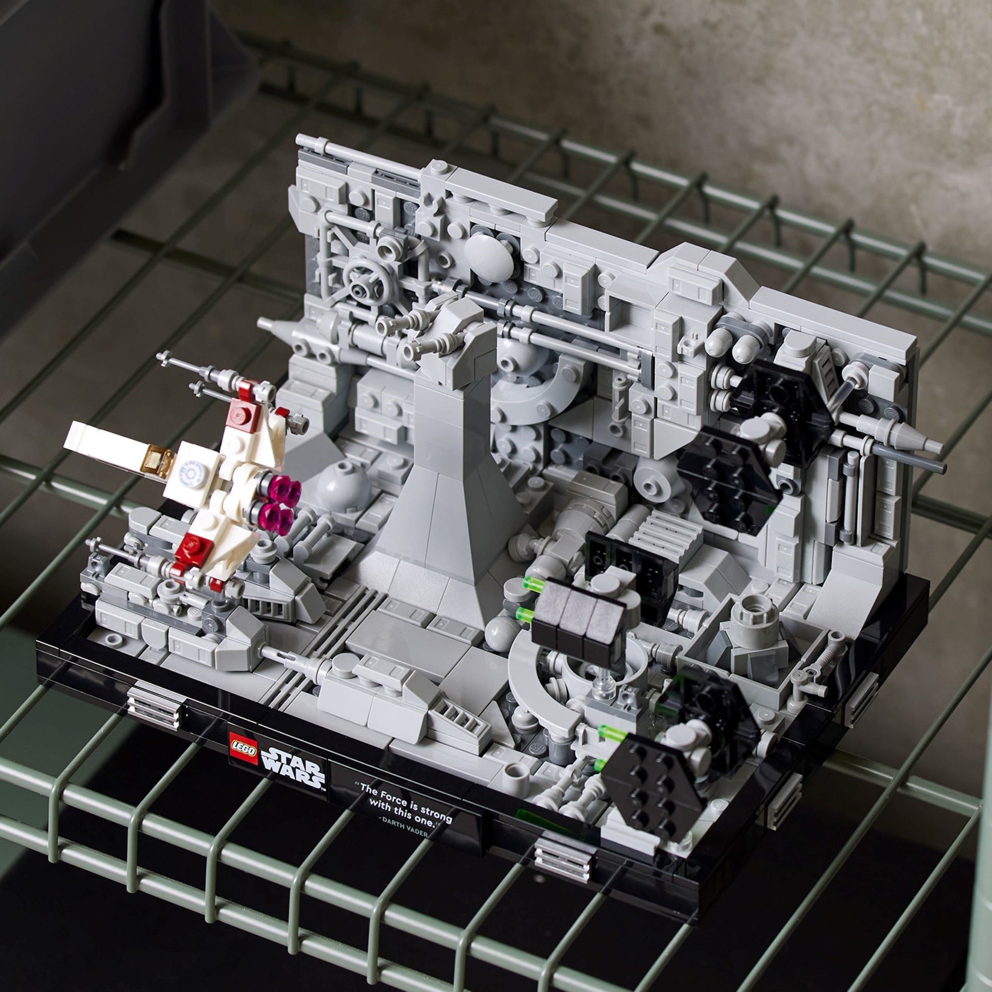 LEGO Star Wars: Death Star Trench Run Diorama (75329) - New Sealed - set details