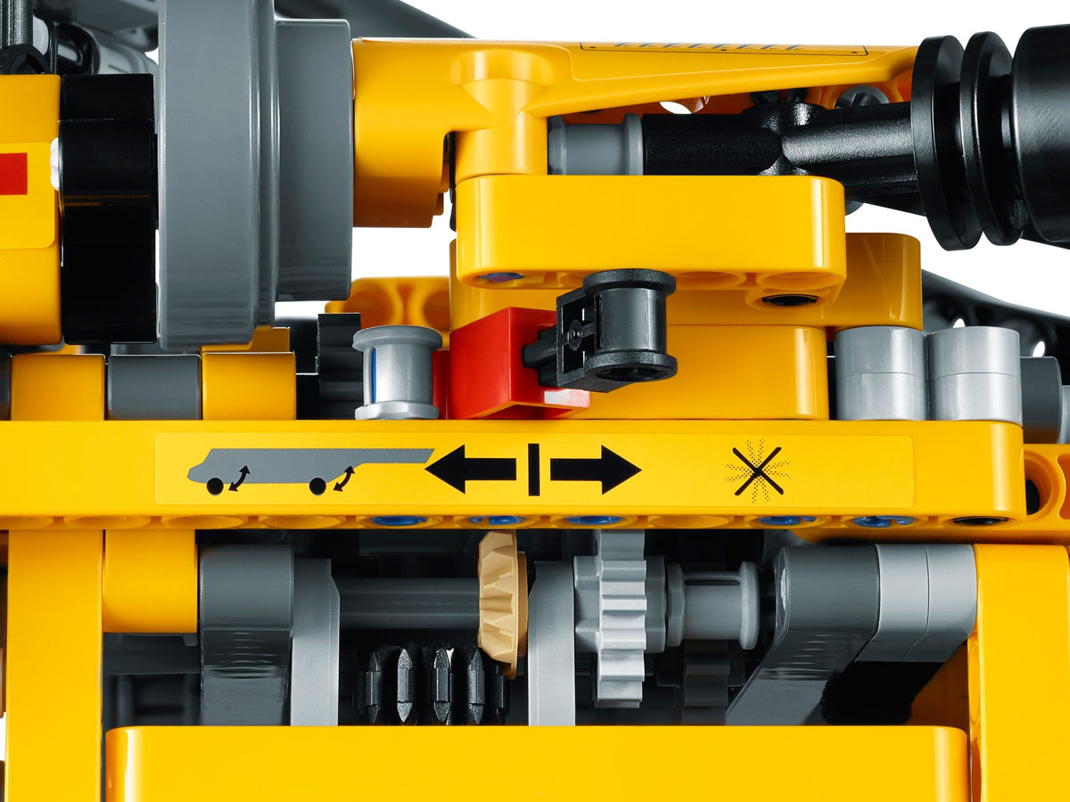 LEGO Technic: Technic 9396 Rescue Helicopter (9396) - Complete - close-up