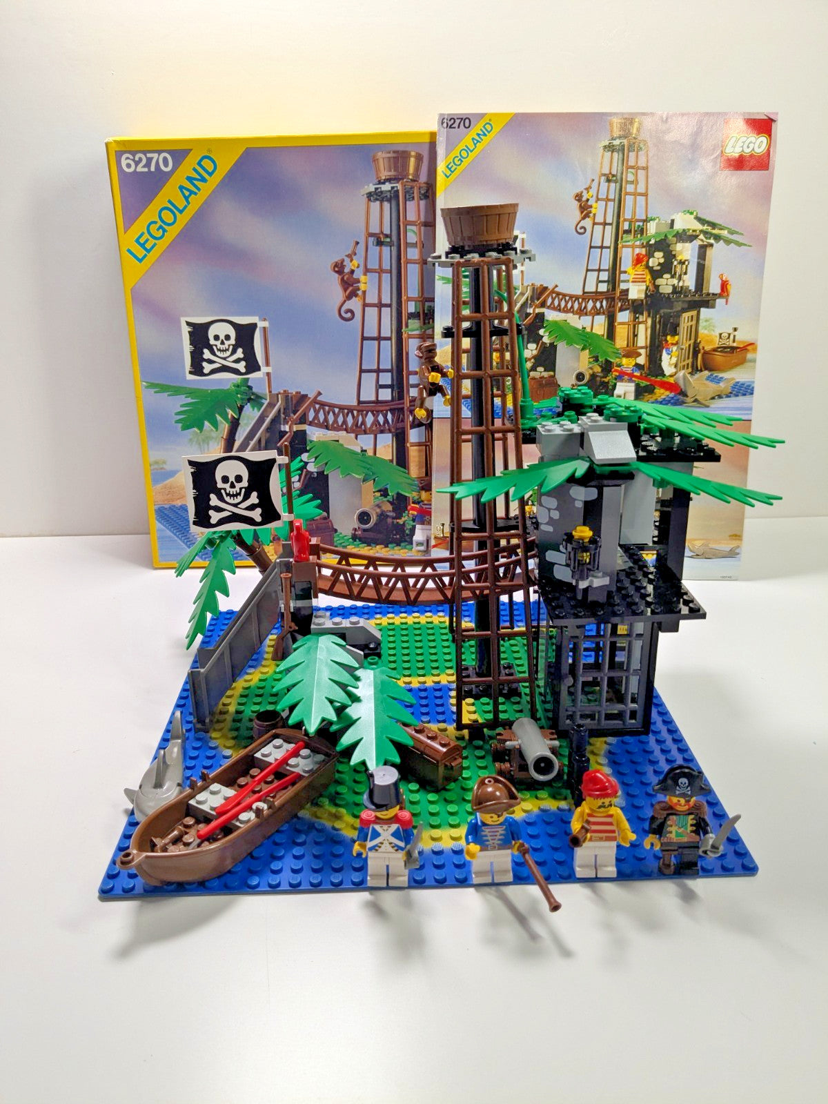 LEGO Pirates: Forbidden Island (6270) - Complete - box front