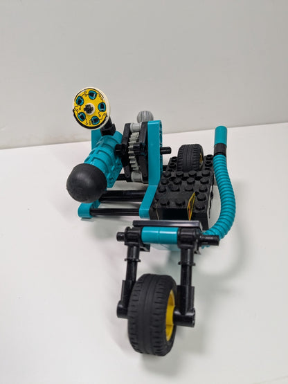 LEGO Technic: Blue Thunder vs. The Stinger (8233) - Complete