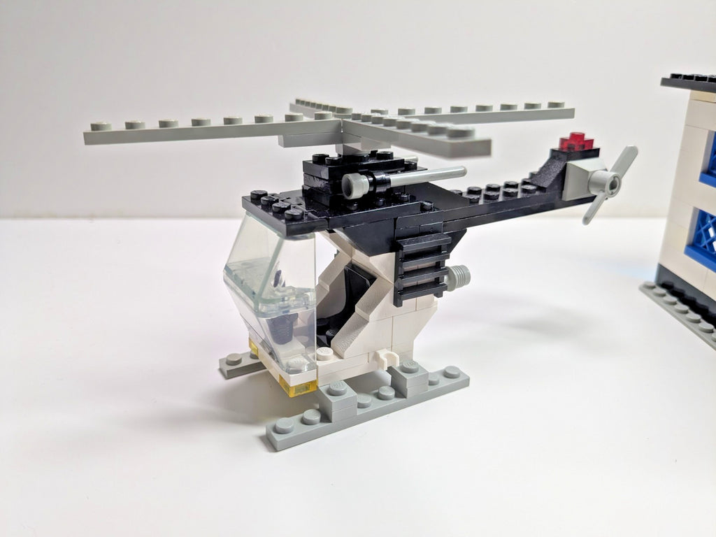 LEGO Town: Police Station (6384) - Complete - rear view