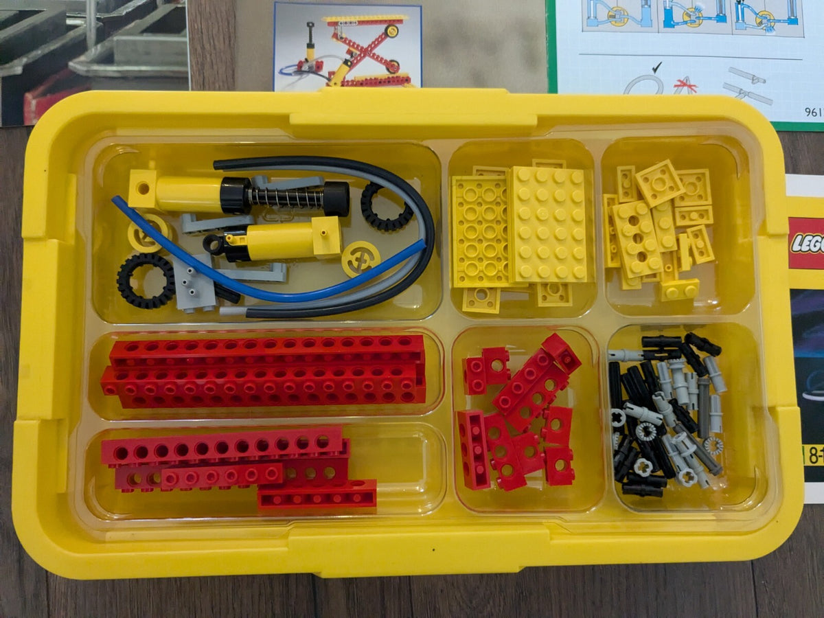 LEGO Dacta: Dacta: Introducing Air Power Set (9617) - Complete - minifigures