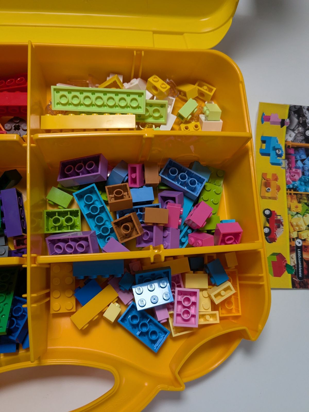 LEGO Classic: 10713 Classic Creative Suitcase, Toy Storage Case with Fun Colourful Building Bricks, Gifts for 4 plus Year old Kids, Boys & Girls (10713) - Incomplete - set details