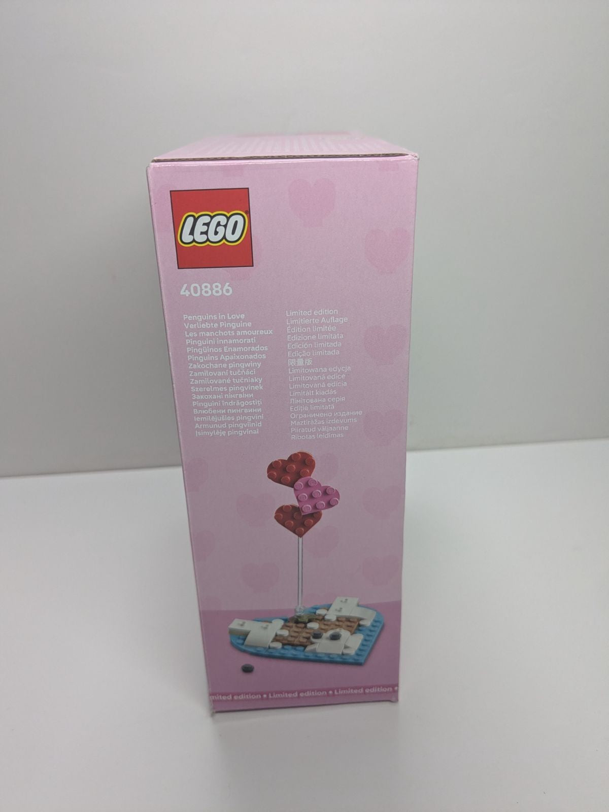 LEGO Seasonal: Penguins in Love Valentine's Day Building Kit, 278 Pieces, 40886, 8+ Years (40886) - New Sealed - built set