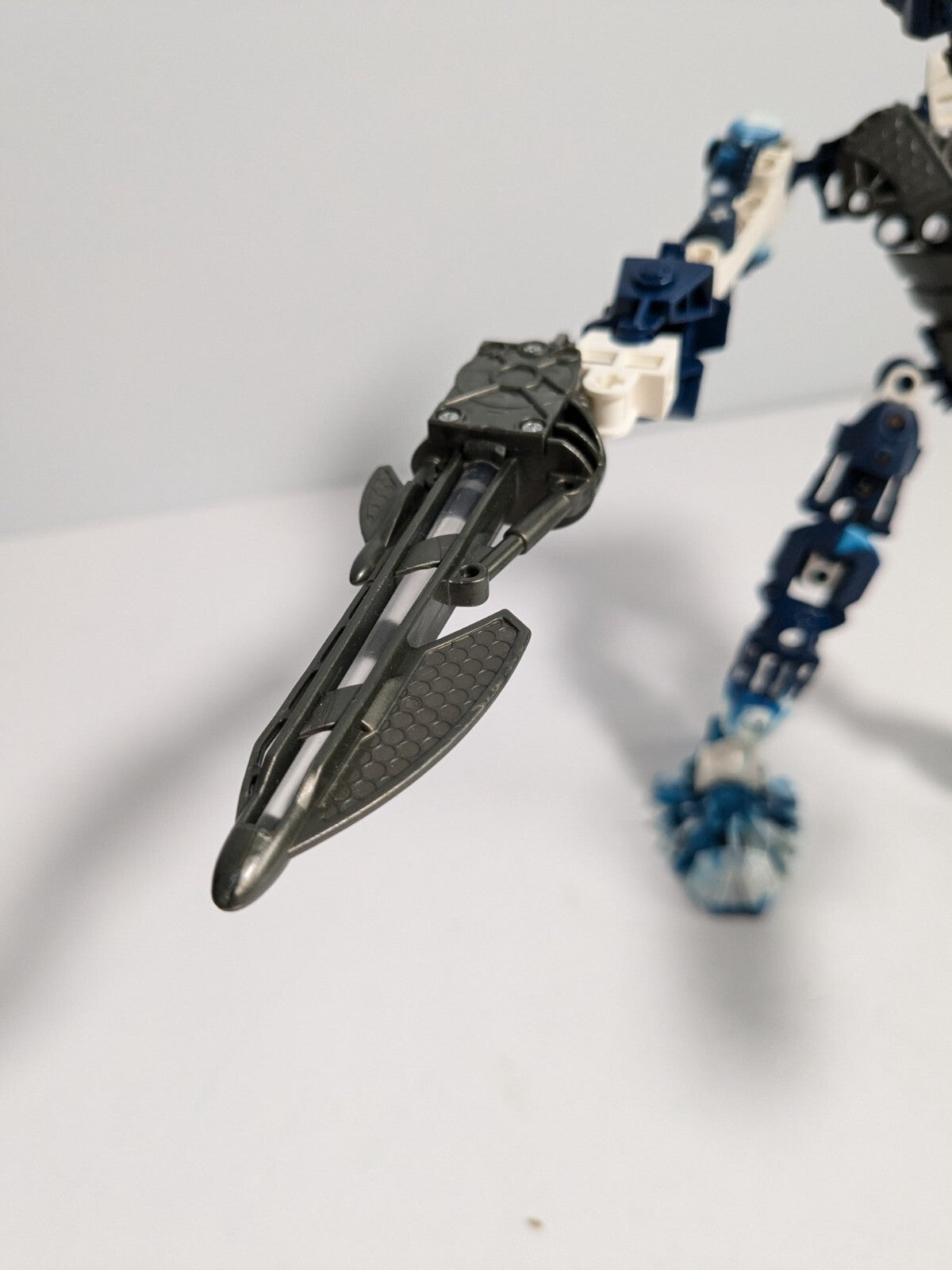 LEGO Bionicle: Toa Hahli (8728) - Complete - contents