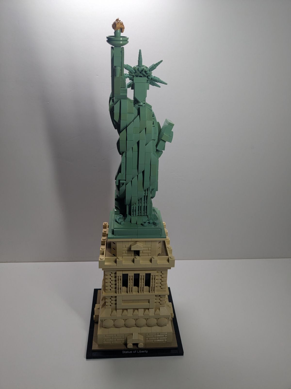 LEGO Architecture: Statue of Liberty (21042) - Complete - box front