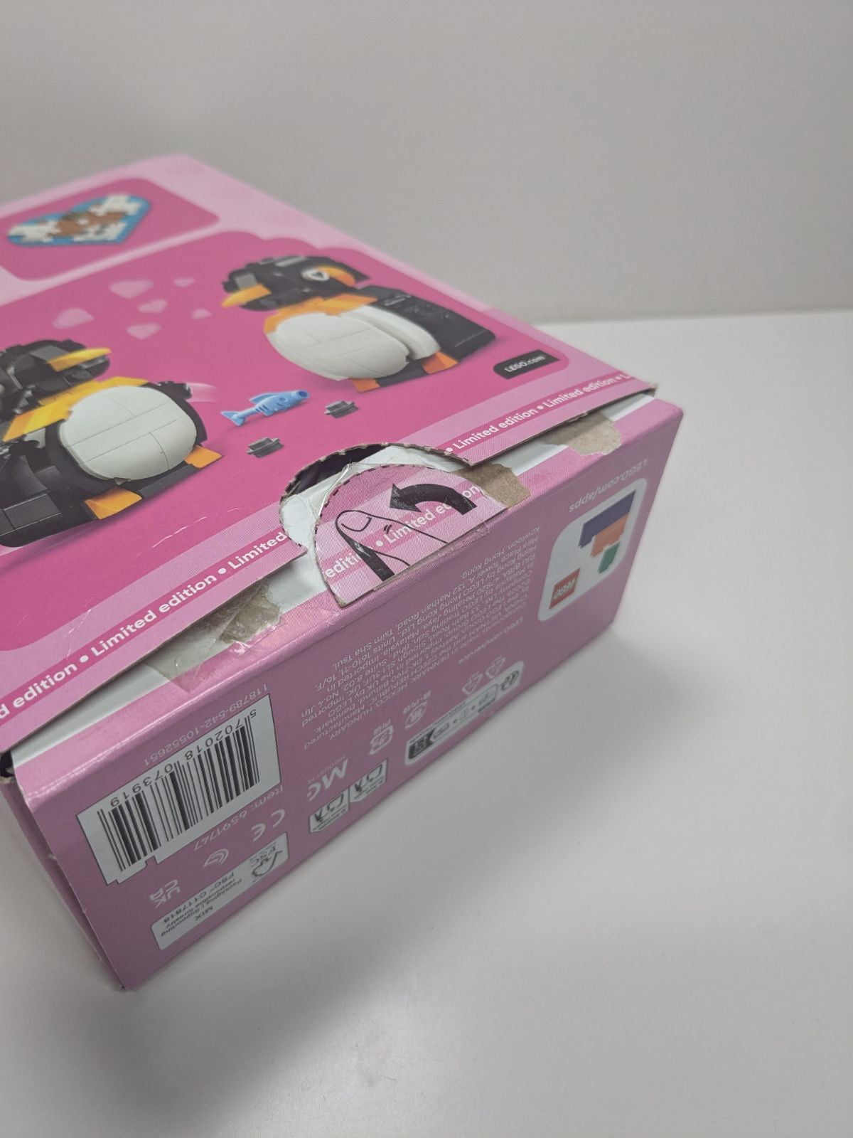 LEGO Seasonal: Penguins in Love Valentine's Day Building Kit, 278 Pieces, 40886, 8+ Years (40886) - New Sealed - close-up