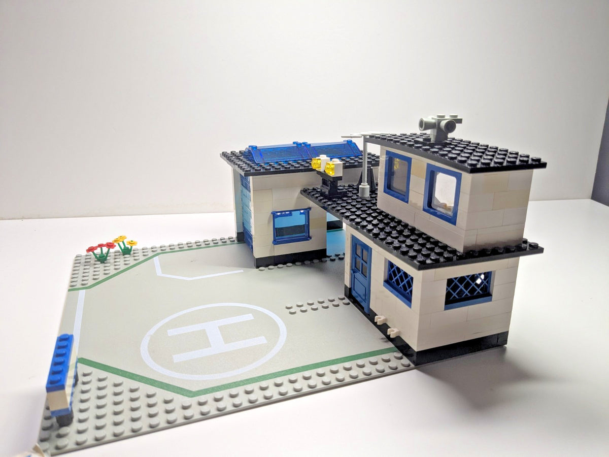 LEGO Town: Police Station (6384) - Complete - view 12