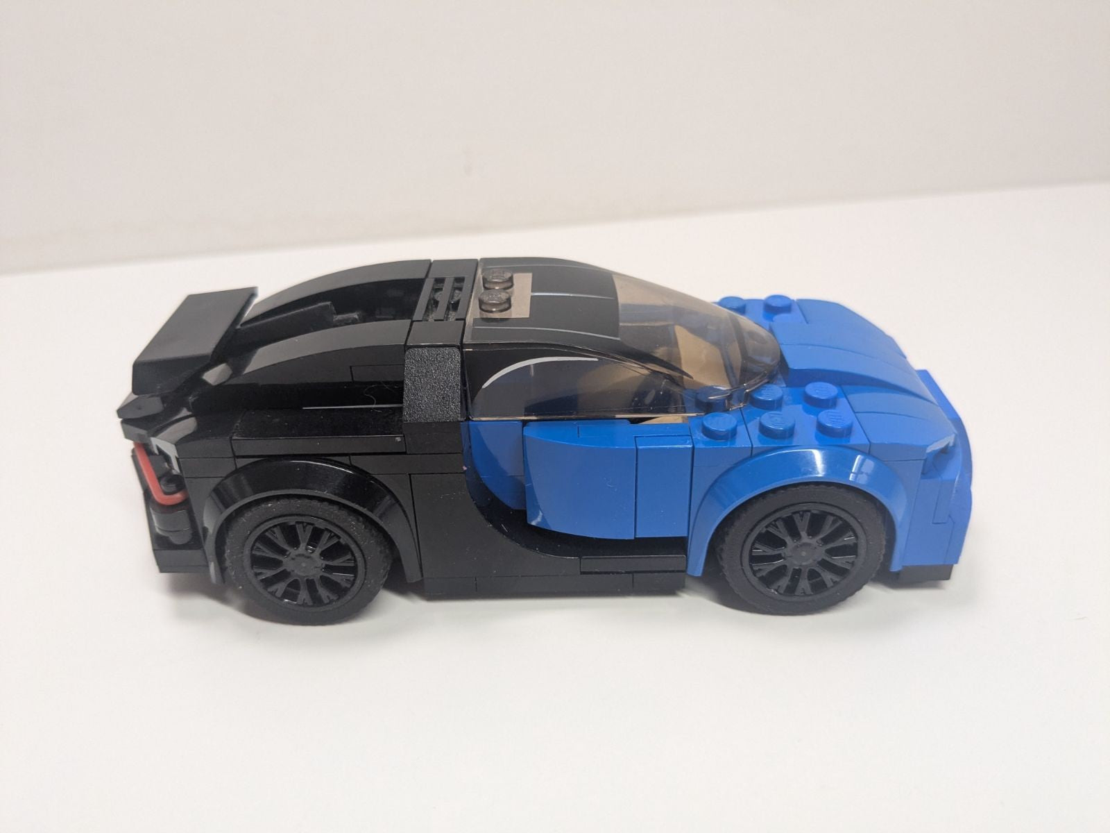 LEGO Speed Champions: Bugatti Chiron (75878) - Complete - rear view
