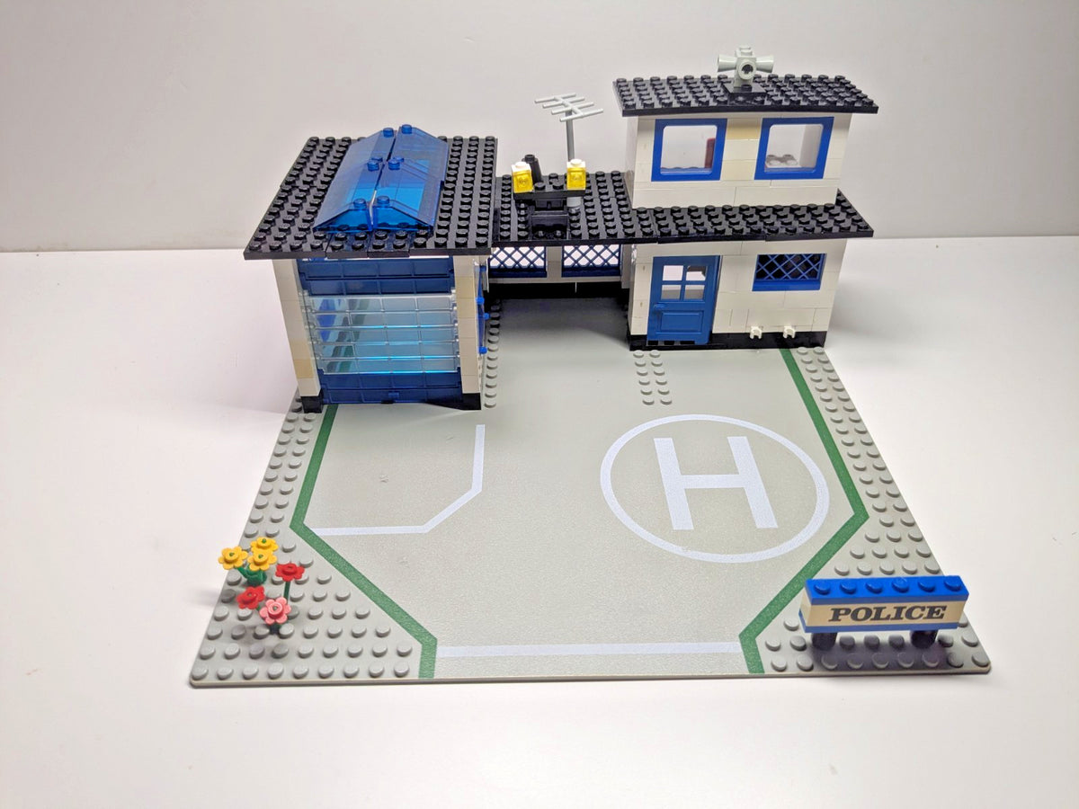 LEGO Town: Police Station (6384) - Complete - play features