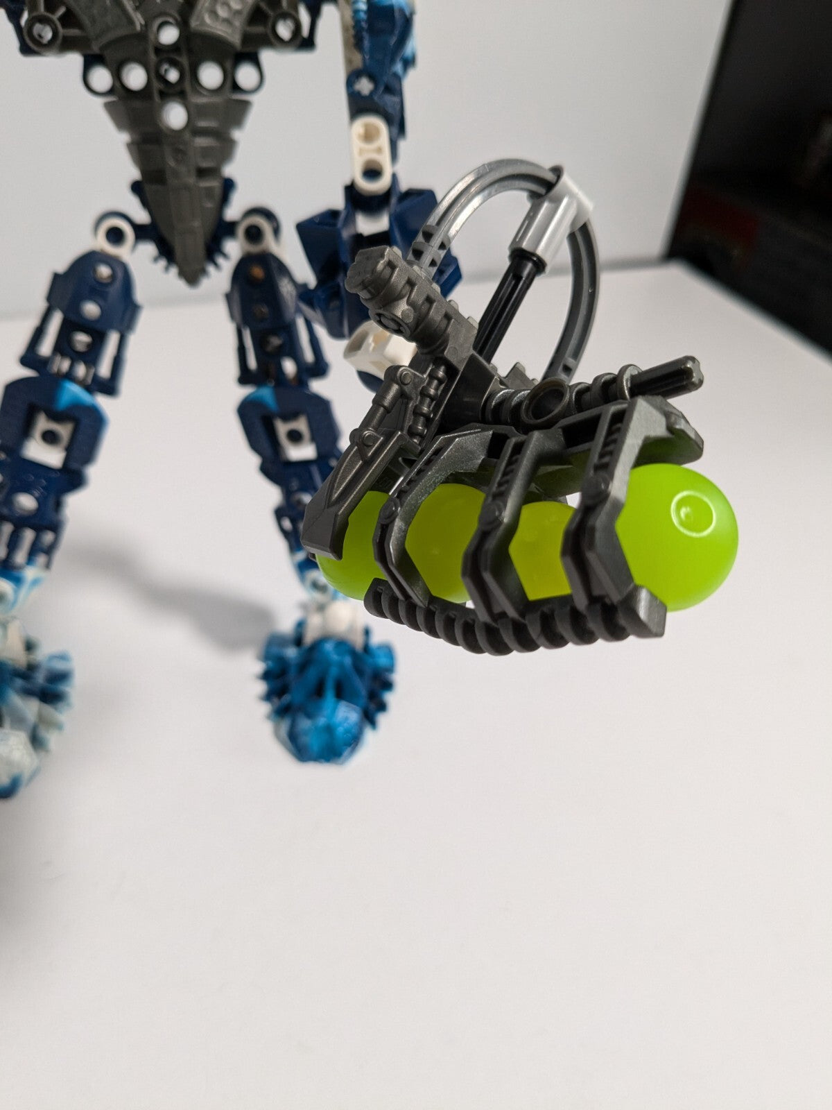LEGO Bionicle: Toa Hahli (8728) - Complete - play features