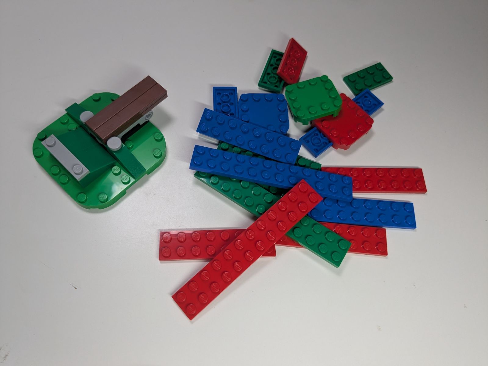 LEGO Super Mario: Adventures with Mario Starter Course (71360) - Complete - contents