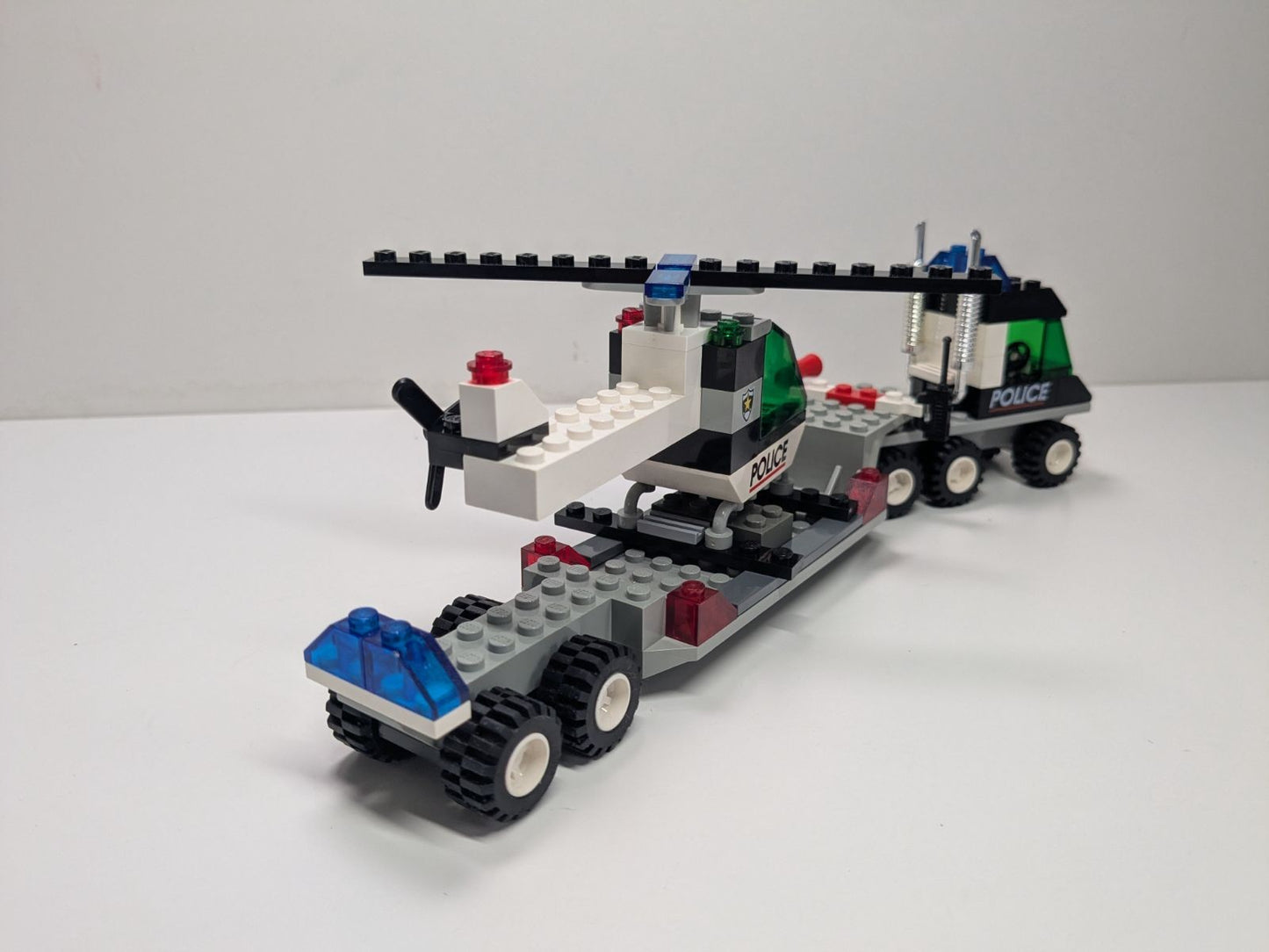 LEGO Town: Helicopter Transport (6328) - Complete - contents