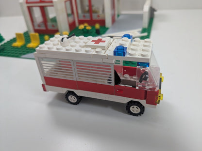 LEGO Town: Emergency Treatment Centre (6380) - Complete - play features