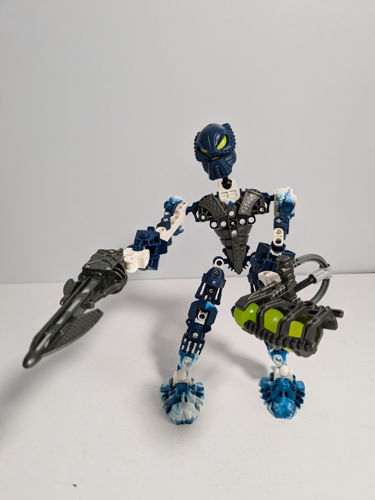 LEGO Bionicle: Toa Hahli (8728) - Complete - rear view