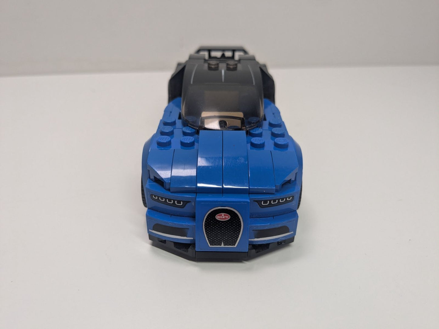 LEGO Speed Champions: Bugatti Chiron (75878) - Complete - close-up