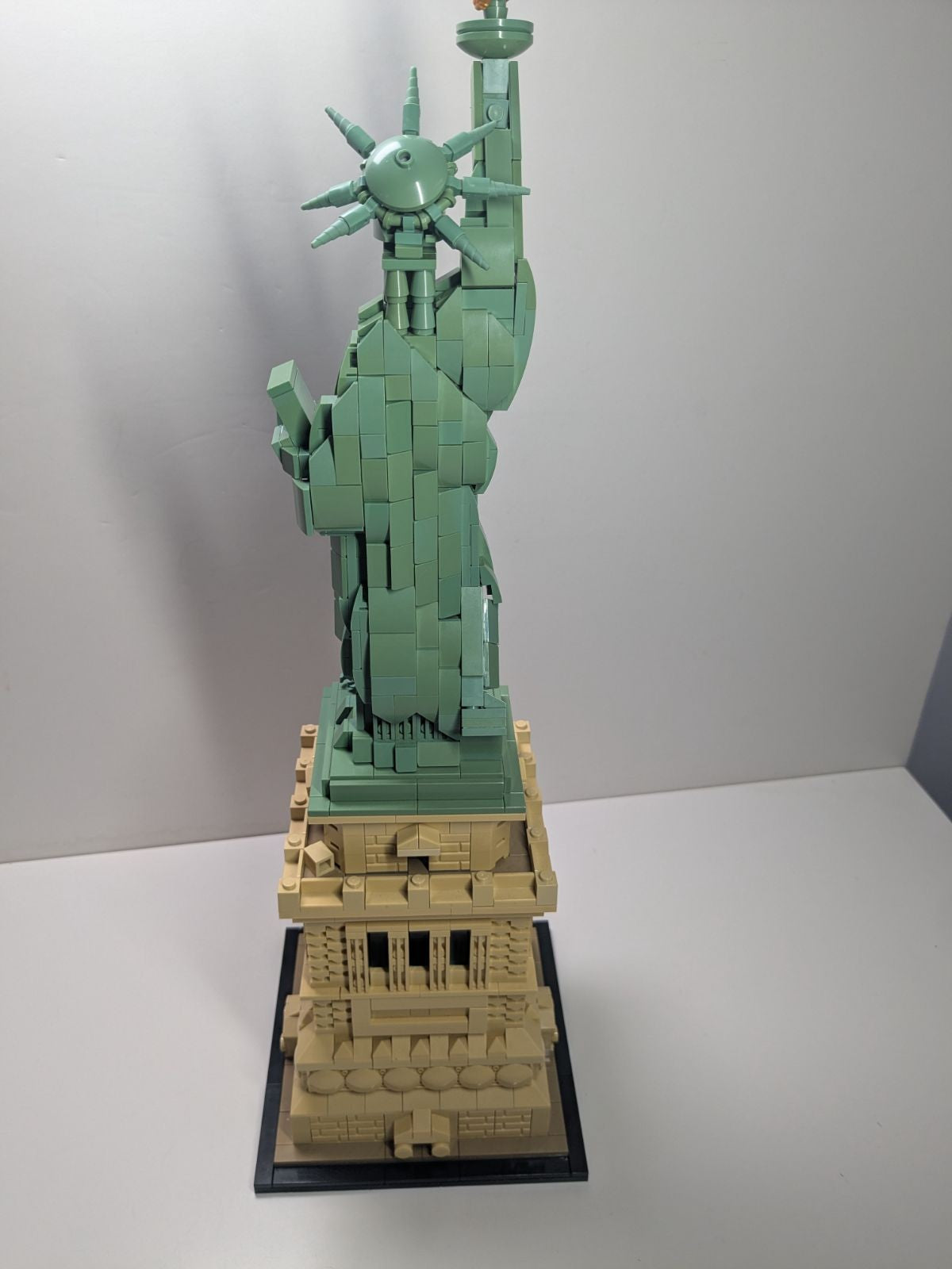 LEGO Architecture: Statue of Liberty (21042) - Complete - close-up