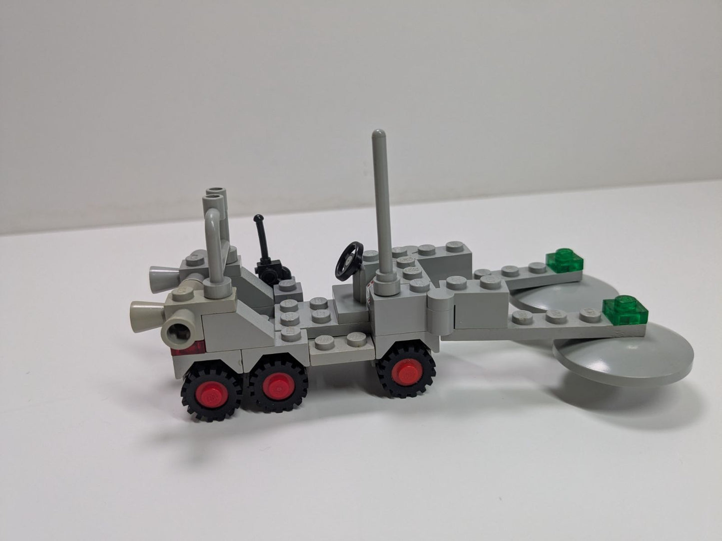 LEGO Space: Mineral Detector (6841) - Almost Complete - close-up
