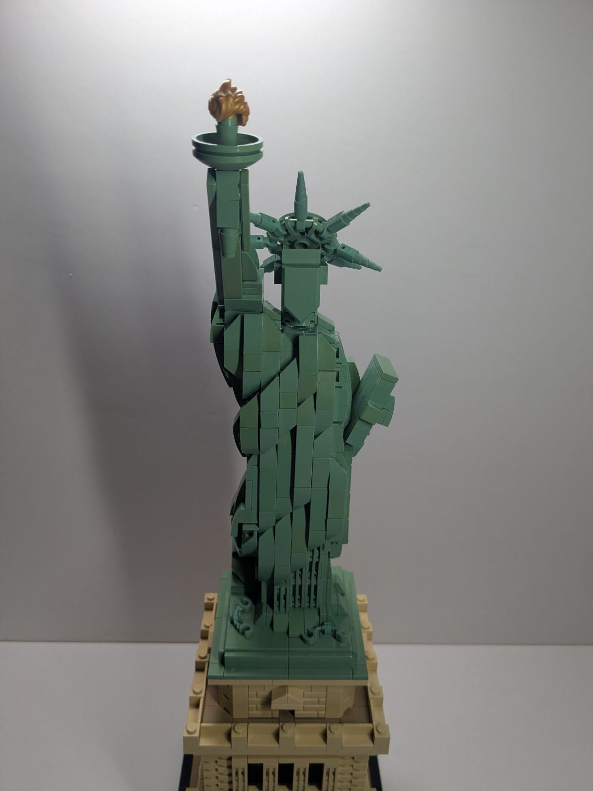 LEGO Architecture: Statue of Liberty (21042) - Complete - set details