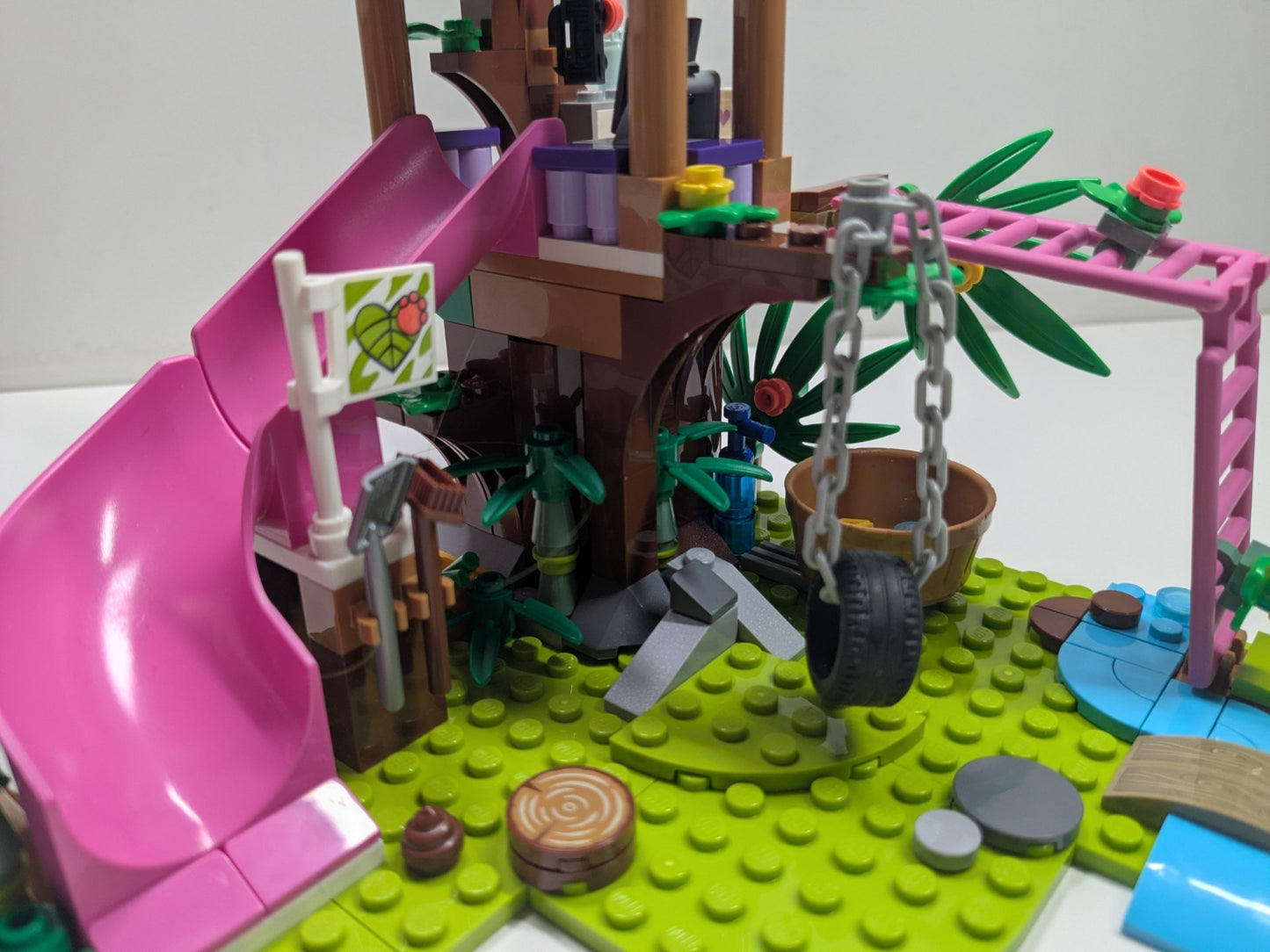 LEGO Friends: Panda Jungle Tree House (41422) - Complete