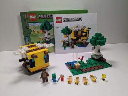 LEGO Minecraft: The Bee Cottage (21241) - Complete
