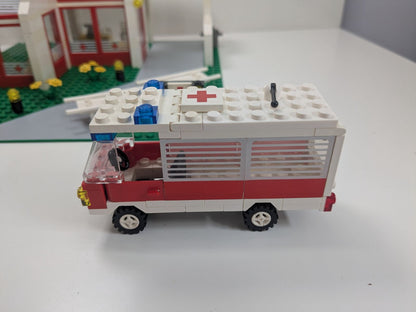 LEGO Town: Emergency Treatment Centre (6380) - Complete - rear view