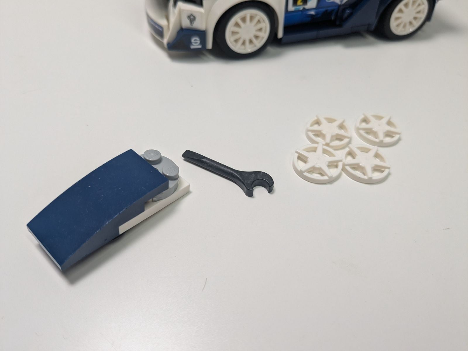LEGO Speed Champions: Ford Fiesta M-Sport WRC (Missing Stickers) (75885) - Incomplete - minifigures