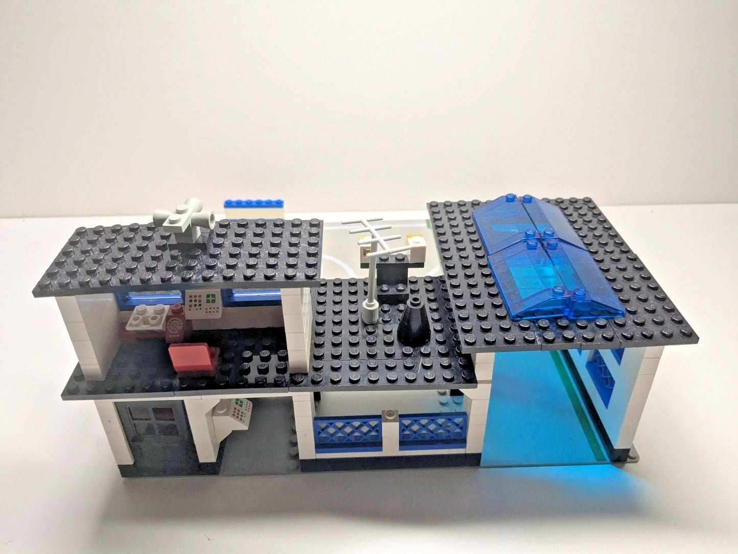LEGO Town: Police Station (6384) - Complete
