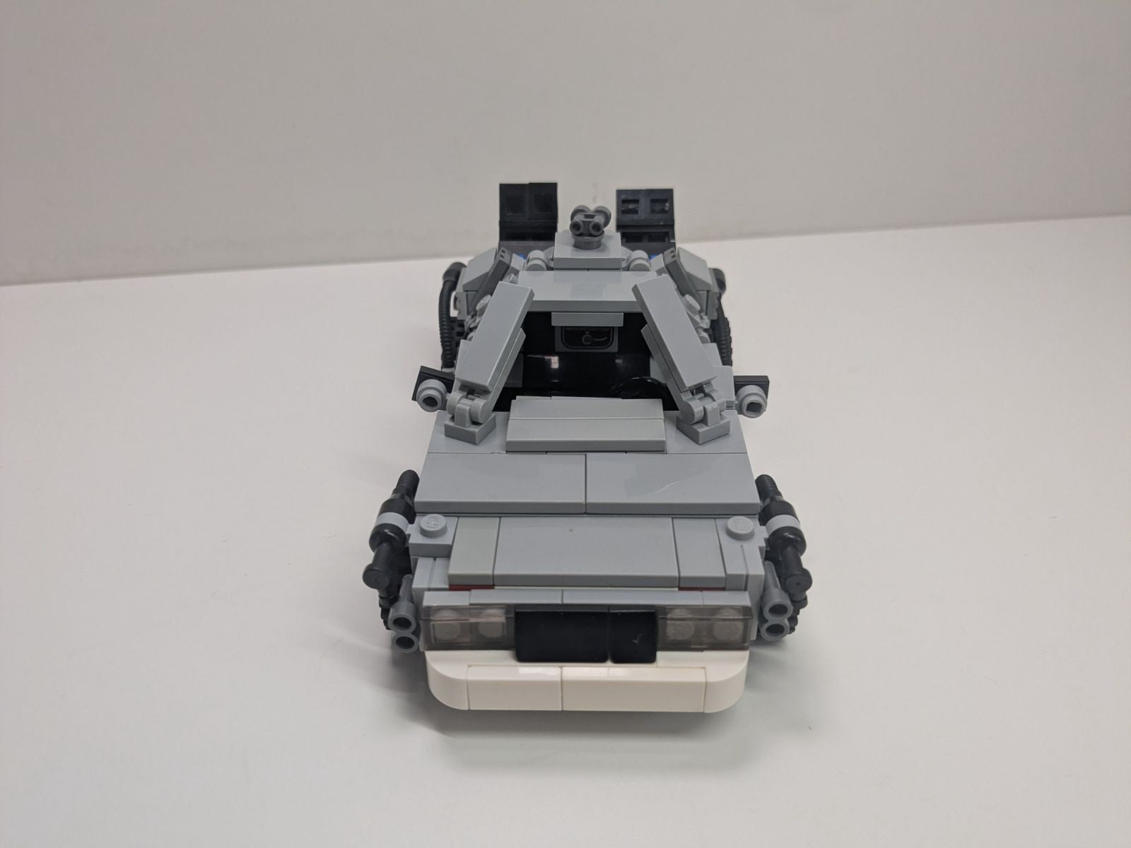 LEGO LEGO Ideas and CUUSOO: The DeLorean Time Machine (21103) - Complete - close-up