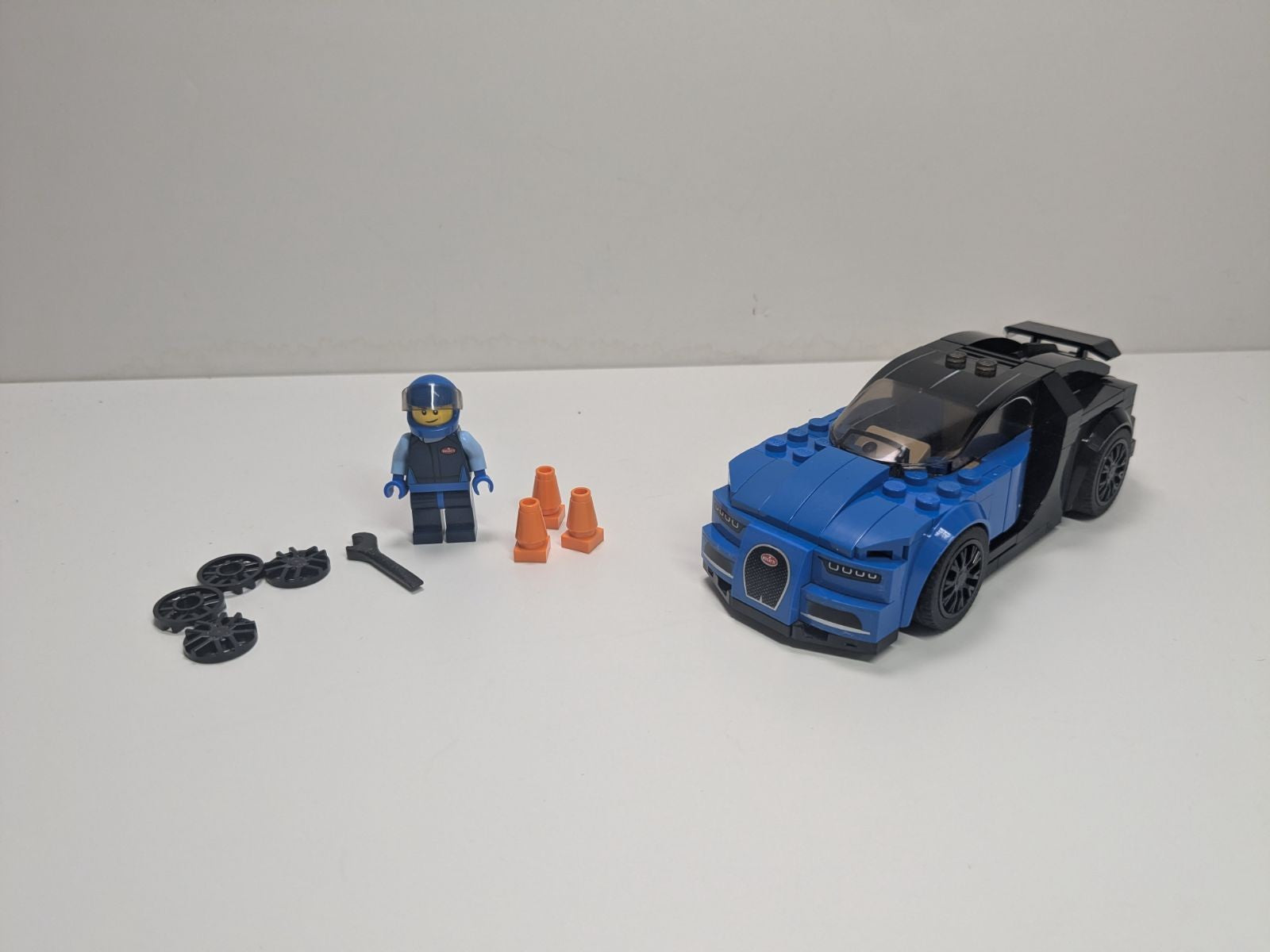 LEGO Speed Champions: Bugatti Chiron (75878) - Complete - built set