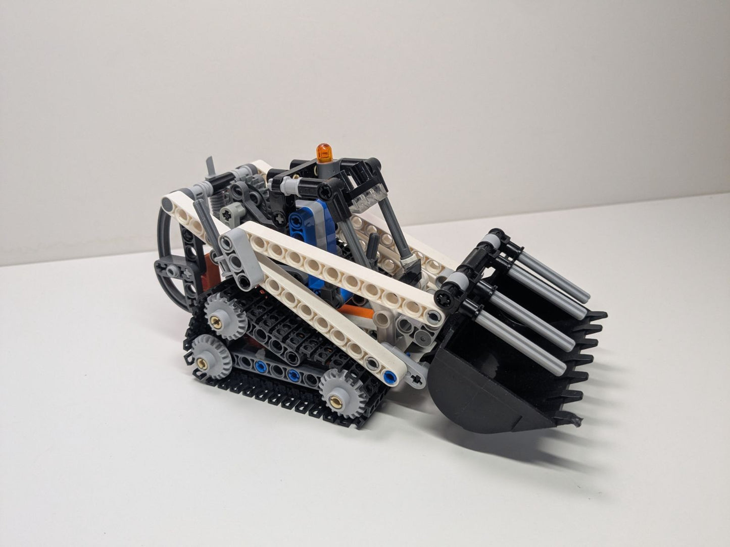 LEGO Technic: Compact Tracked Loader (42032) - Complete - set details