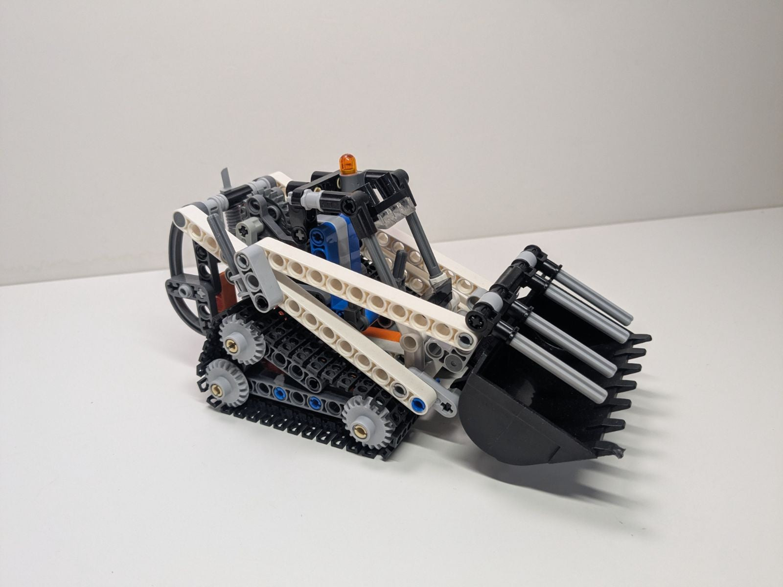 LEGO Technic: Compact Tracked Loader (42032) - Complete - set details