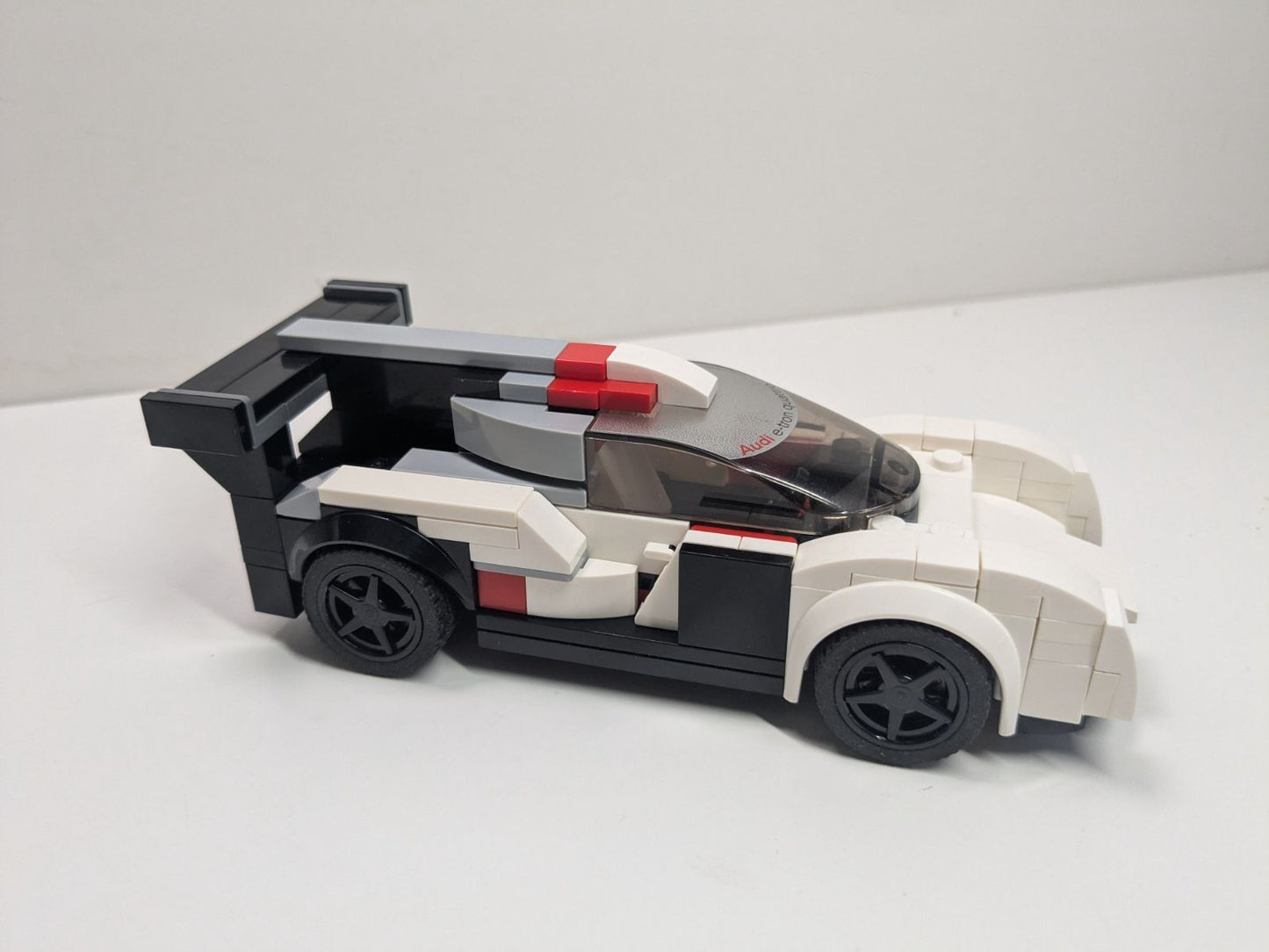 LEGO Speed Champions: Audi R18 e-tron quattro (75872) - Complete - close-up