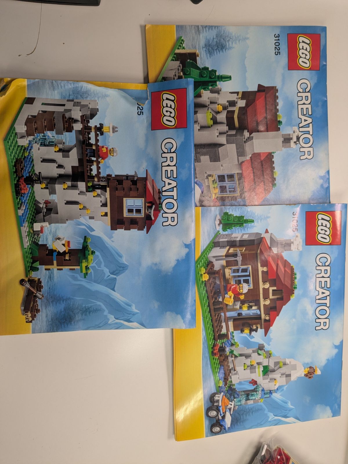 LEGO Creator: Mountain Hut (31025) - Complete - close-up