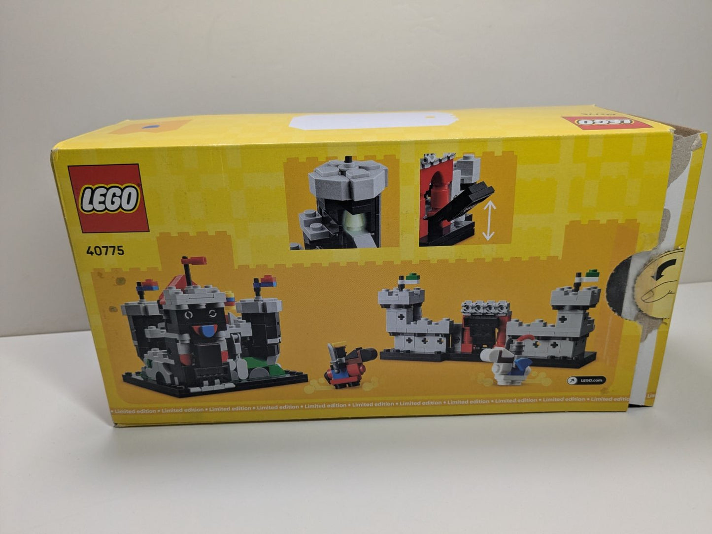 LEGO Promotional: Promotional Mini Knight's Castle - 40775 (40775) - Complete - contents