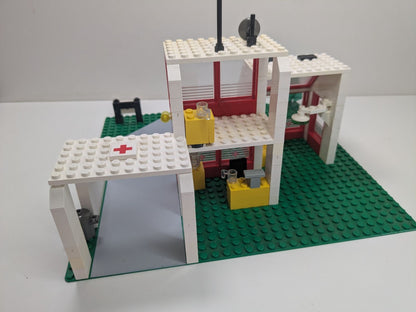 LEGO Town: Emergency Treatment Centre (6380) - Complete - view 14