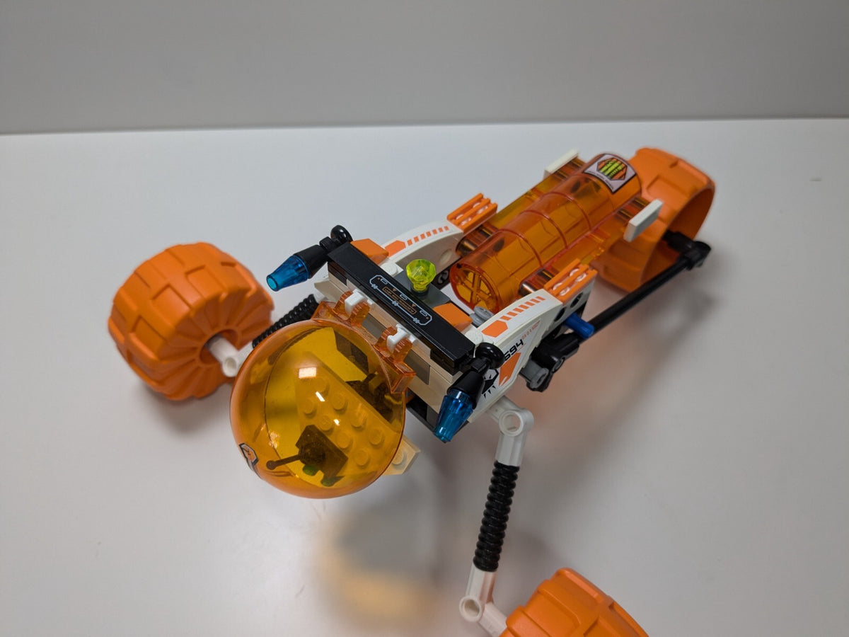 LEGO Space: MT-31 Trike (7694) - Complete - close-up