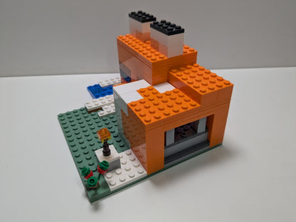 LEGO Minecraft: The Fox Lodge (21178) - Complete