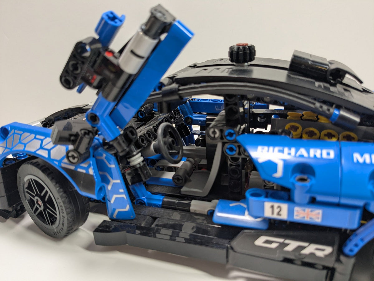 LEGO Technic: McLaren Senna GTR (42123) - Complete - play features