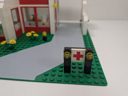 LEGO Town: Emergency Treatment Centre (6380) - Complete - view 11